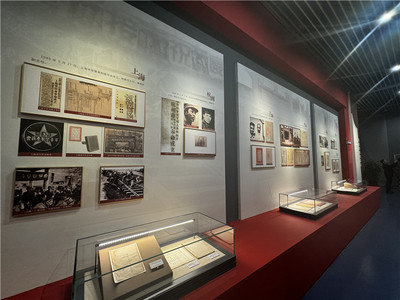 江蘇館藏革命文物聯(lián)展巡展暨新華日報交匯點新聞'薪火'頻道上線啟動儀式在南京舉行